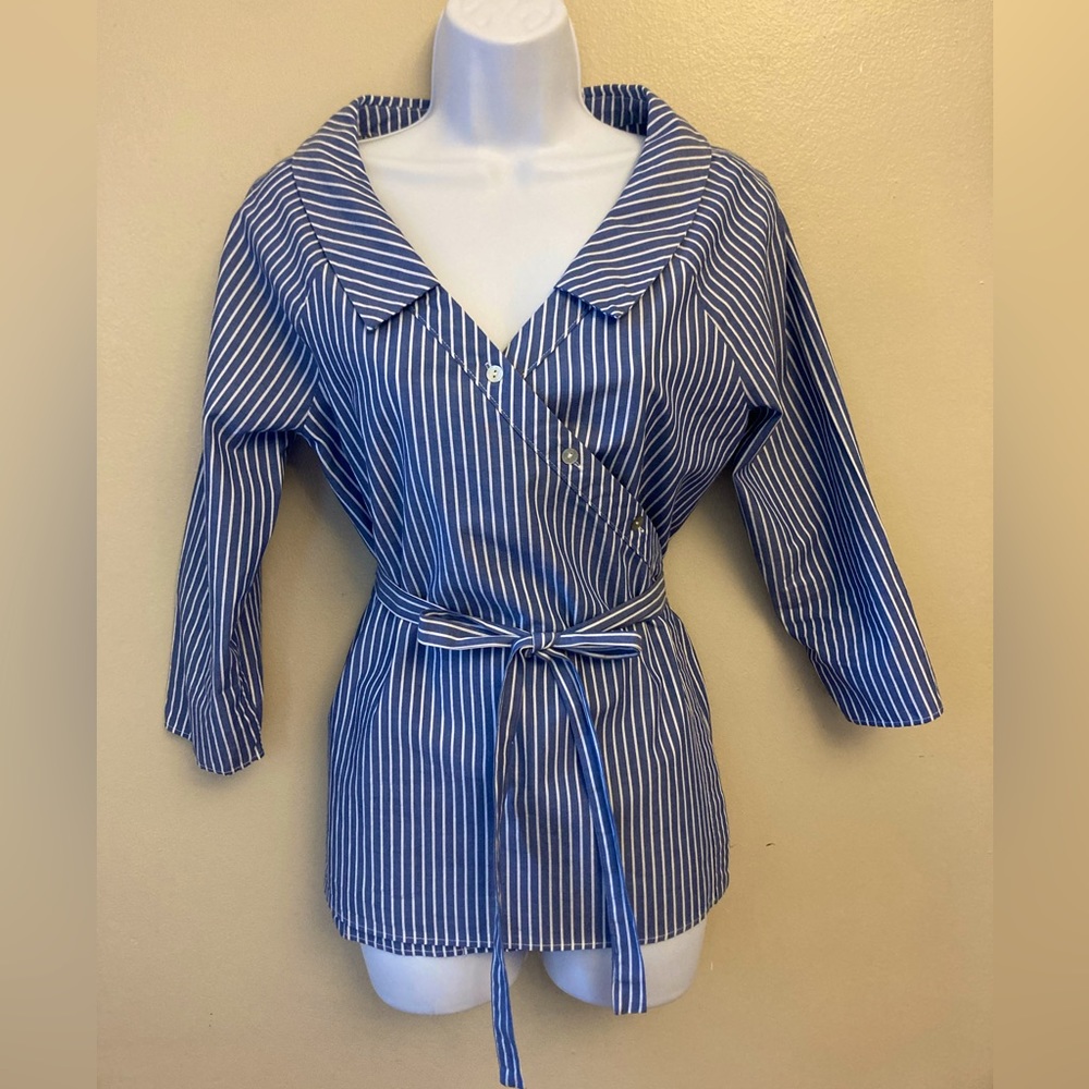 Lipslide unique wide-neck collared wrap button-up shirt size M